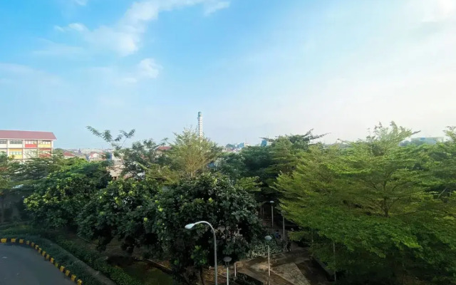Well Furnished And Homey 2Br Bassura City Apartment