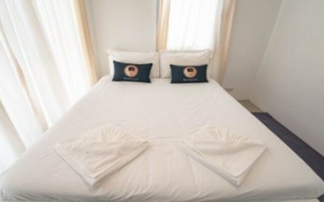 RQ Bangkok Sukhumvit 50 by Collection O