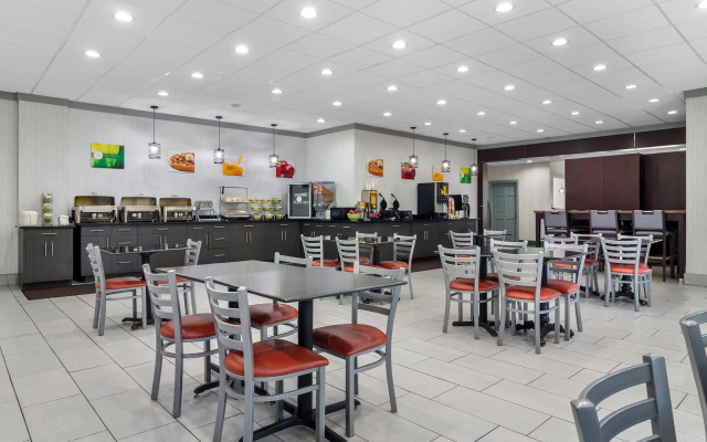 Quality Inn & Suites Greenville - Haywood Mall