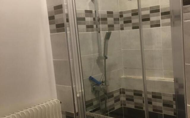 studio lumineux avec terrasse