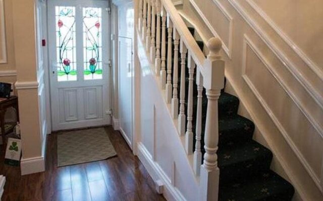 Annandale House
