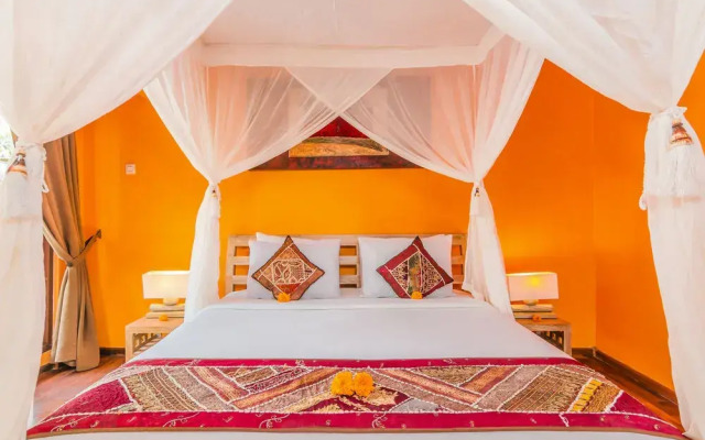 THE BOTANICAL 6 BED LUXURY 900 meter from beach