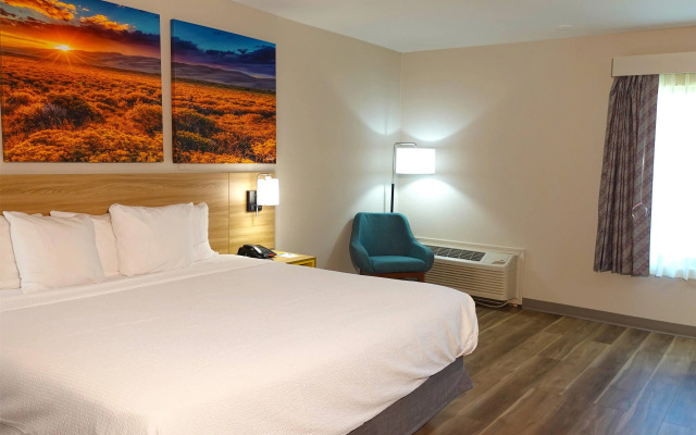 Days Inn by Wyndham Norman