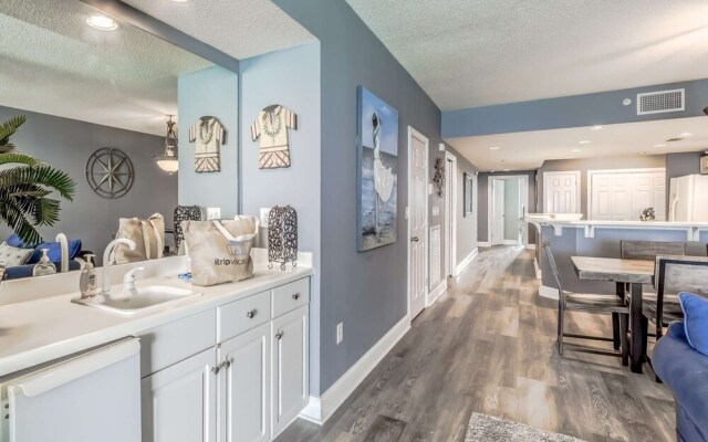 Majestic Beach Towers by iTrip