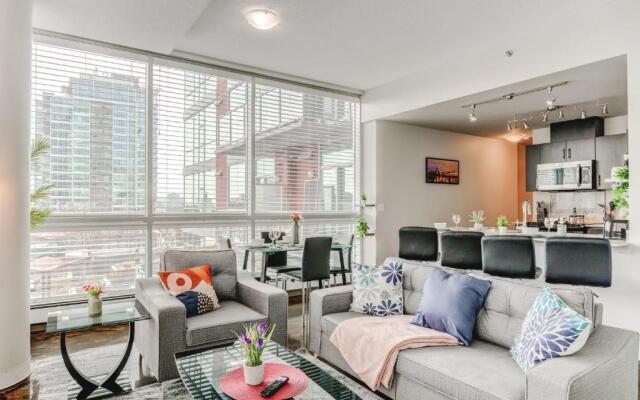 Upscale 2BR Condo - King Bed - Stunning City Views