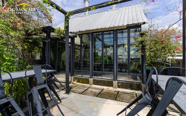 Belakang KongHeng By DreamScape