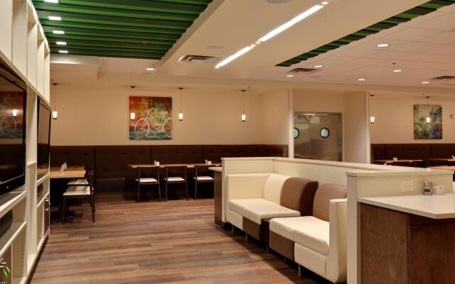 Holiday Inn Hotel & Suites Atlanta Airport-North, an IHG Hotel