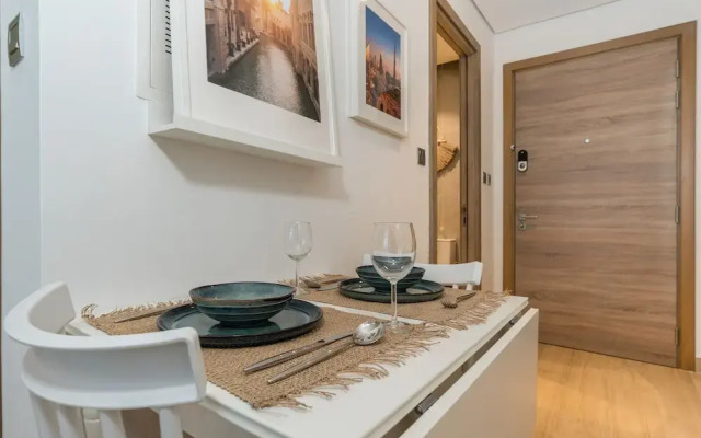 Stunning Apt Marina view with Balcony