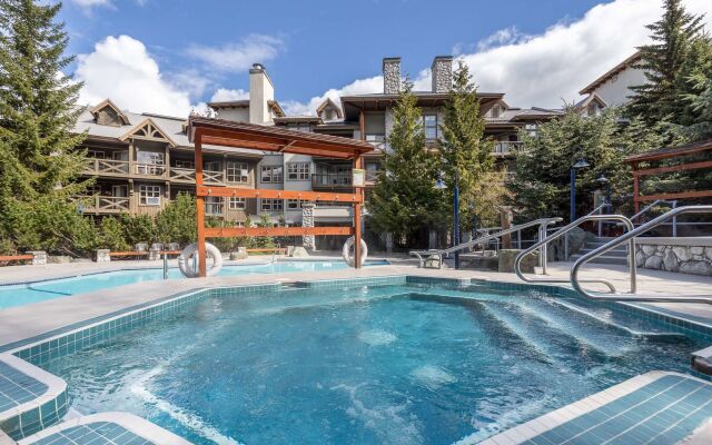 Blackcomb Springs Suites by CLIQUE