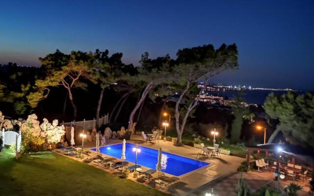 Filoxenia in Blue Louis Luxury Villa