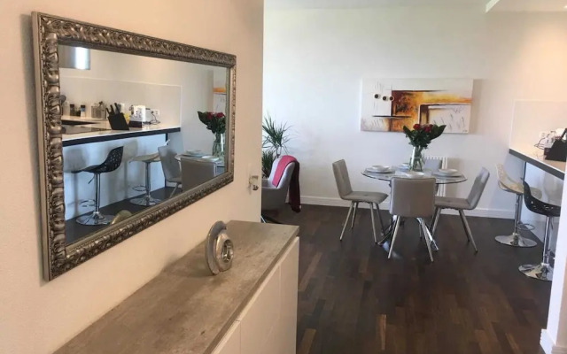 Paradise Lake View Apartment