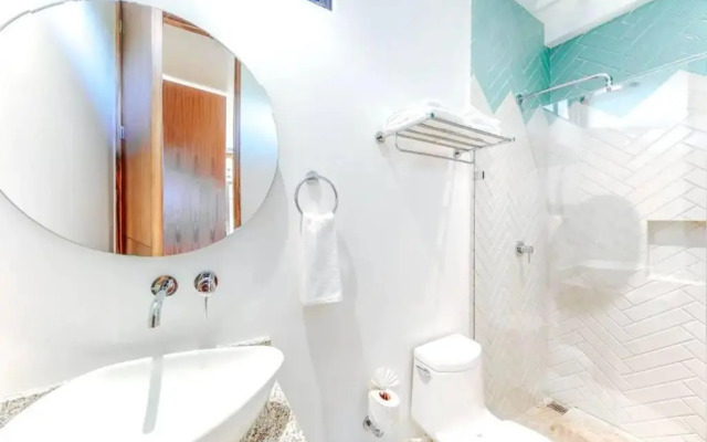 103 Amena Stylish 1BR APT 5min to the BEACH (GYM)