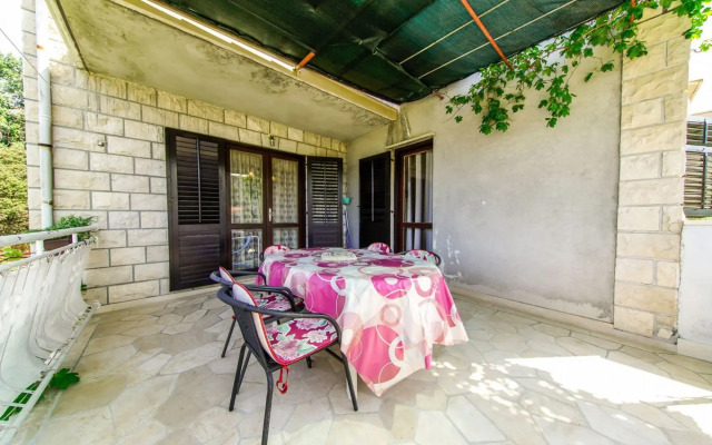 Apartment Franka - 350 m from sea: A1 Postira. Island Brac