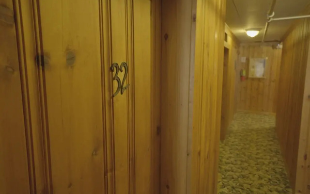 Betty Doon Motor Hotel