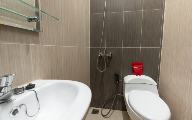 RedDoorz Plus near Trans Studio Cibubur 2