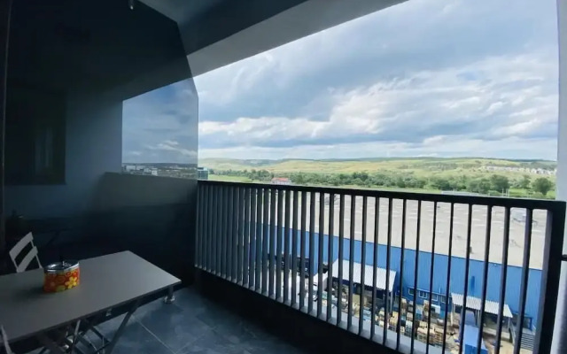 Deluxe Apartment with Balcony & Parking