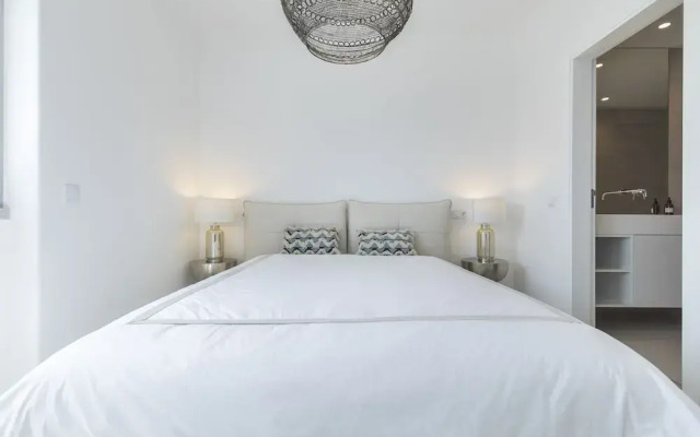 Luxurious Seaview Apartment in Estoril