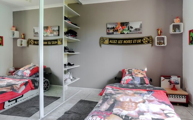 Child-friendly Holiday Home With Many Facilities in Aix-en Provence