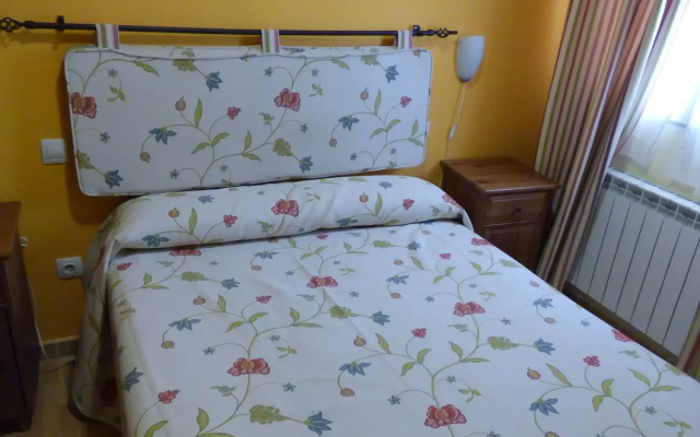 Hostal y Casa Rural la Colmena