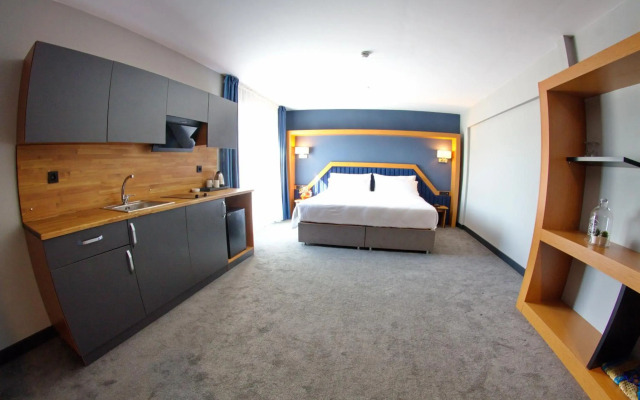 Roof 264 Hotel and Suites