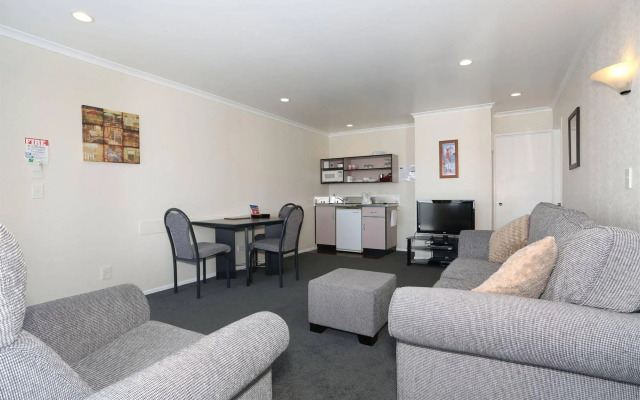 Shadzz Motel & Conference Centre