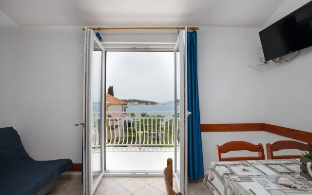 Beachfront Apartment Gaj 8