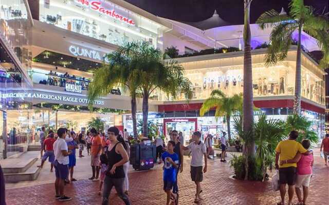 Infinito 21 PH & Jacuzzi by Tripintravel