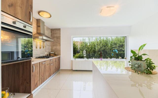 Orchard Villa