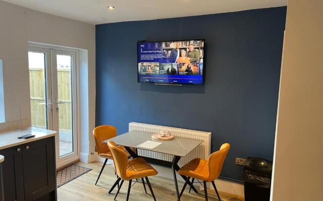Luxury 2 bed Apartment Great Location