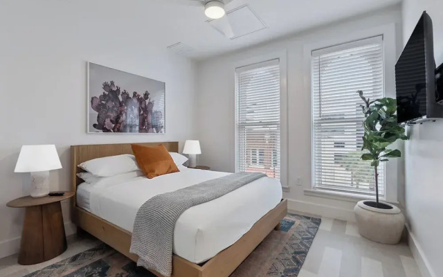 The Continental, powered by Placemakr - Downtown - Market Square