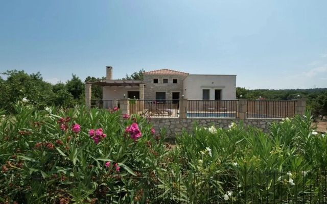 Villa with Private Swimming Pool near Gerani Sea Beach