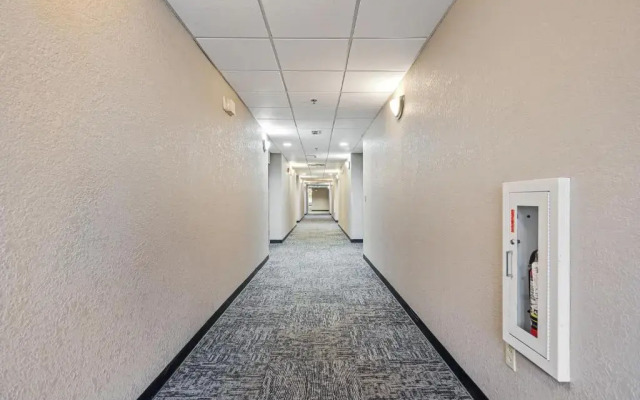 Townhouse Orlando West (ex.Red Roof Inn Orlando West - Ocoee)
