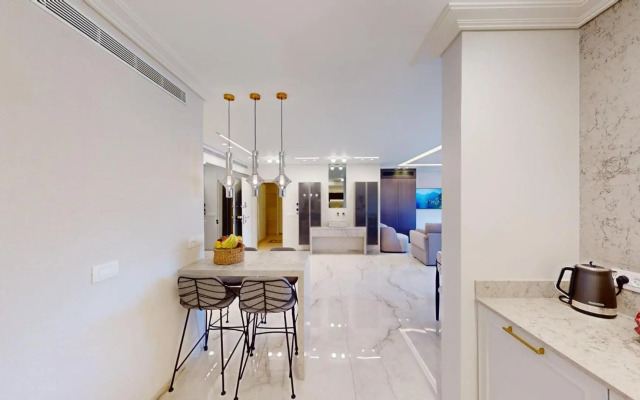 *King David Residences*2 Bd*Pool/Gym/Parking*