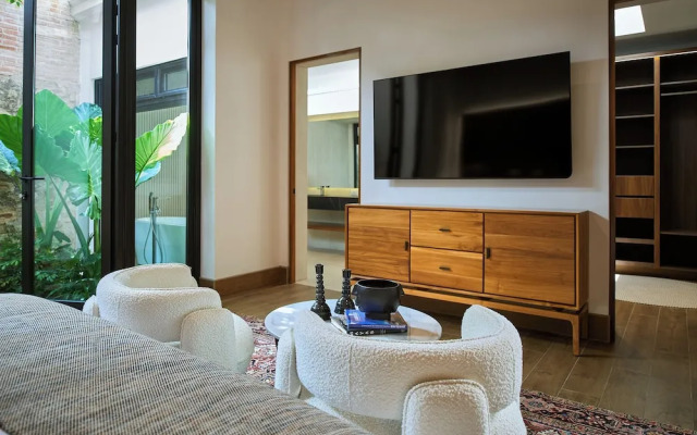 Singular Signature Residences