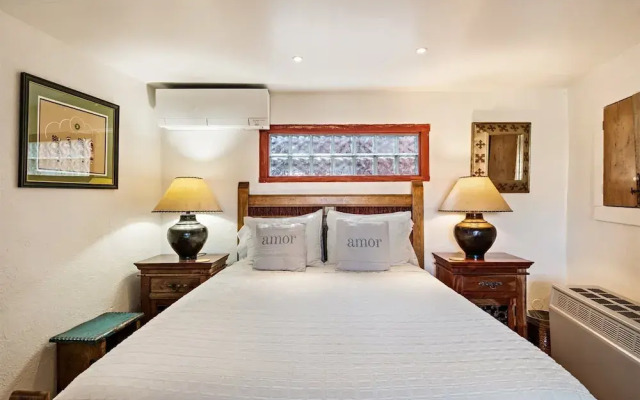Amor - Historic Adobe in the Heart of The Railyard and Downtown Santa Fe, Hot Tub
