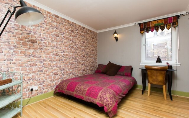 Charming 2BR Flat for 4 Overlooking Holyrood Park