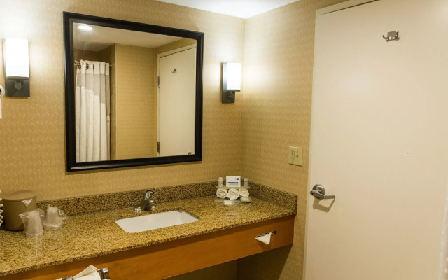 Holiday Inn Express Saltillo Zona Aeropuerto by IHG