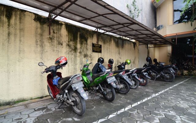 RedDoorz Plus @ Laweyan