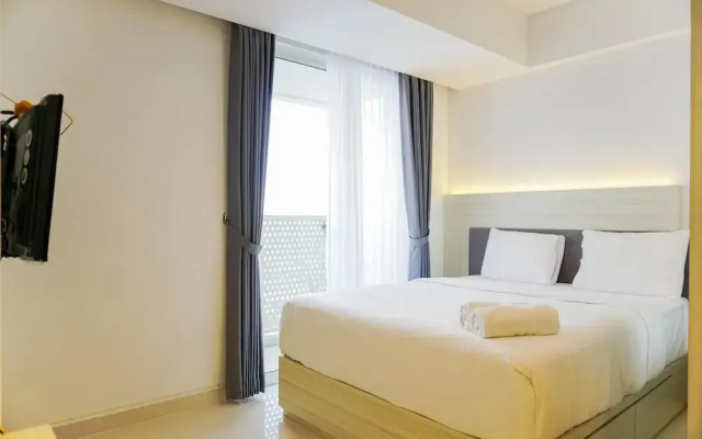 Relax and Comfy with Pool View @ Studio West Vista Apartment