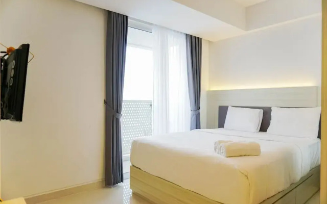 Relax and Comfy with Pool View @ Studio West Vista Apartment