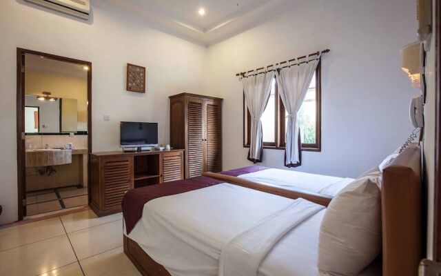 9-BR Private Pool Villa Walk to Seminyak Beach