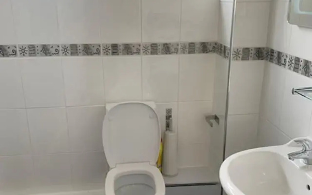 Impeccable 3-bed House in Birmingham