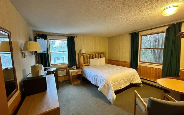 Maple Leaf Inn - Lake Placid