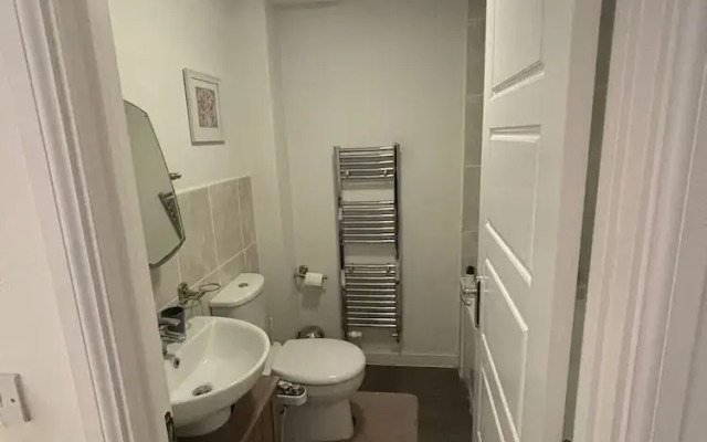 Dartford, 4 Beds, Sleeps 8, Near Bluewater and M25