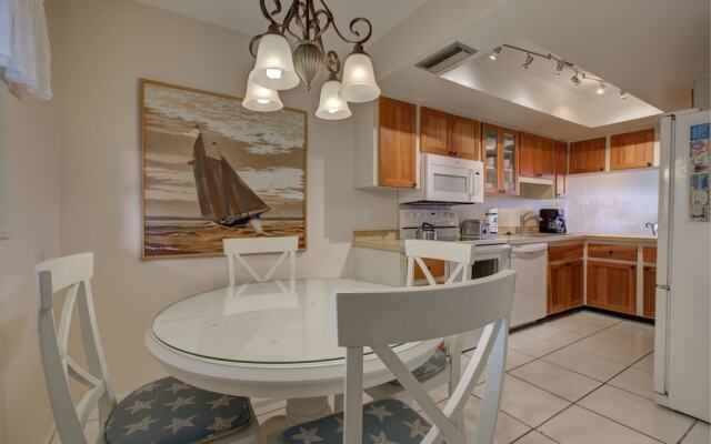 Beach Palms 6B by Anna Maria