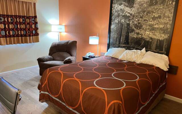 Super 8 by Wyndham Altoona