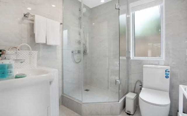 Coastal Living Retreat close to Beaches