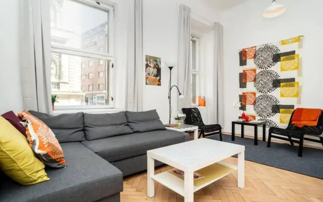 Bright, Spacious Apartment in the Historic Centre