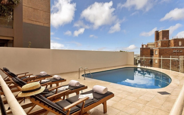 Macleay Hotel