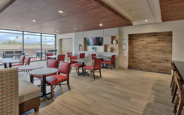 Holiday Inn Express and Suites Broomfield, an IHG Hotel